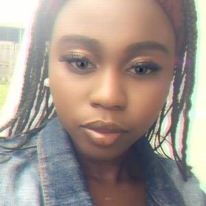 Meet your Posher, Lorie